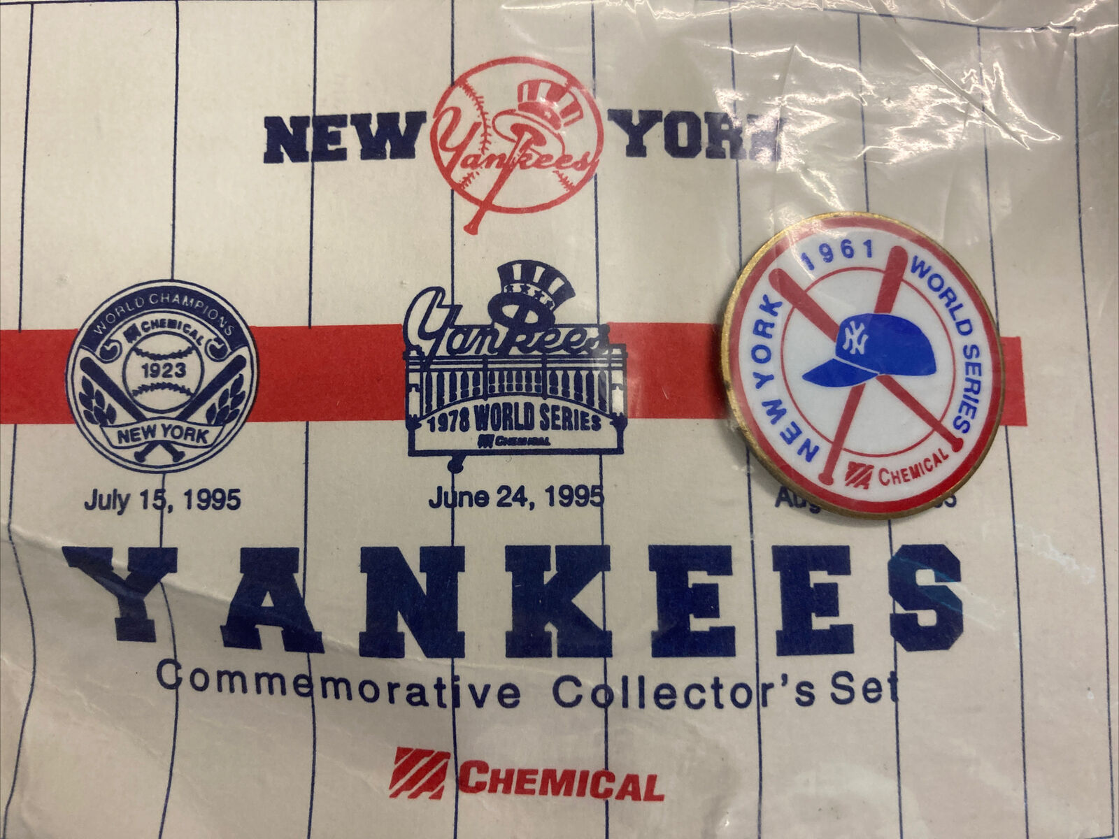 Ny Yankees Commemorative Collector’s Pin 1961 World Series - Chemical Bank 1995